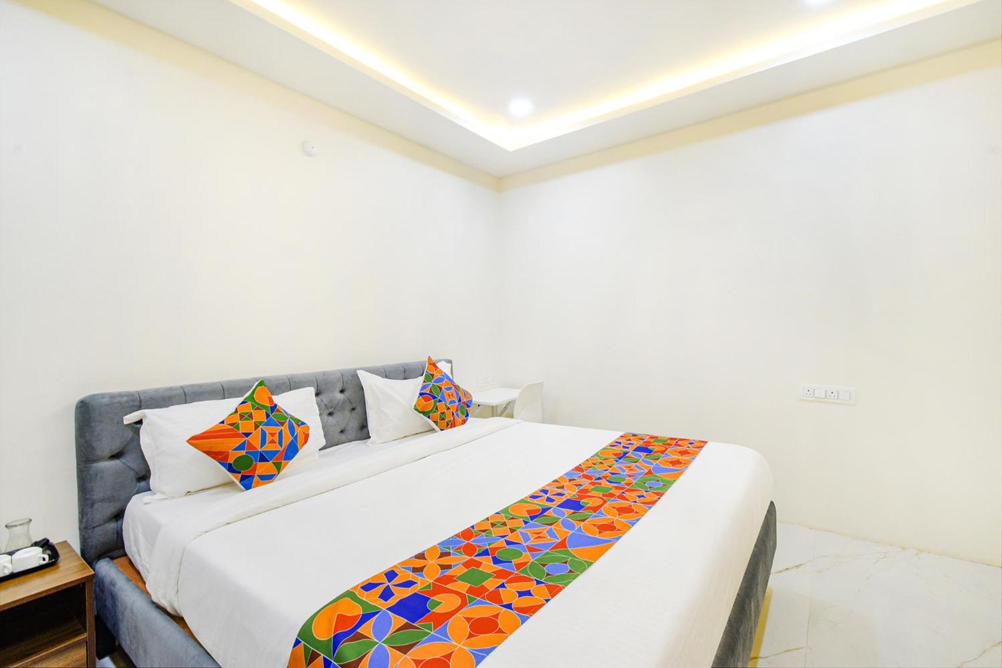 Fabhotel Ssr Ikon Suites - Nr Hyderabad Central University, Kondapur Exterior foto