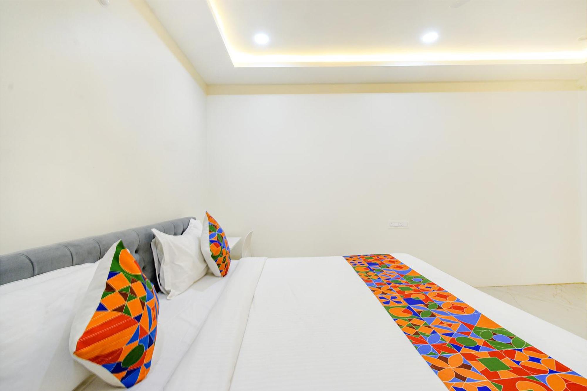 Fabhotel Ssr Ikon Suites - Nr Hyderabad Central University, Kondapur Exterior foto