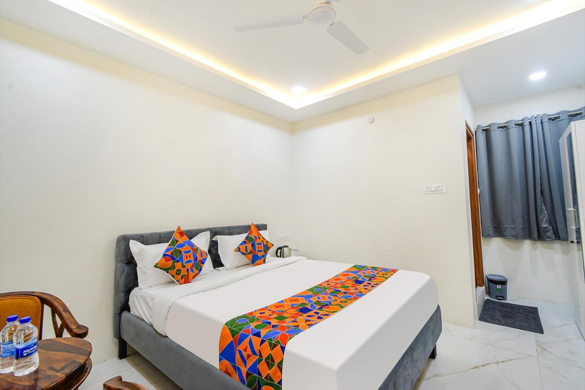 Fabhotel Ssr Ikon Suites - Nr Hyderabad Central University, Kondapur Exterior foto