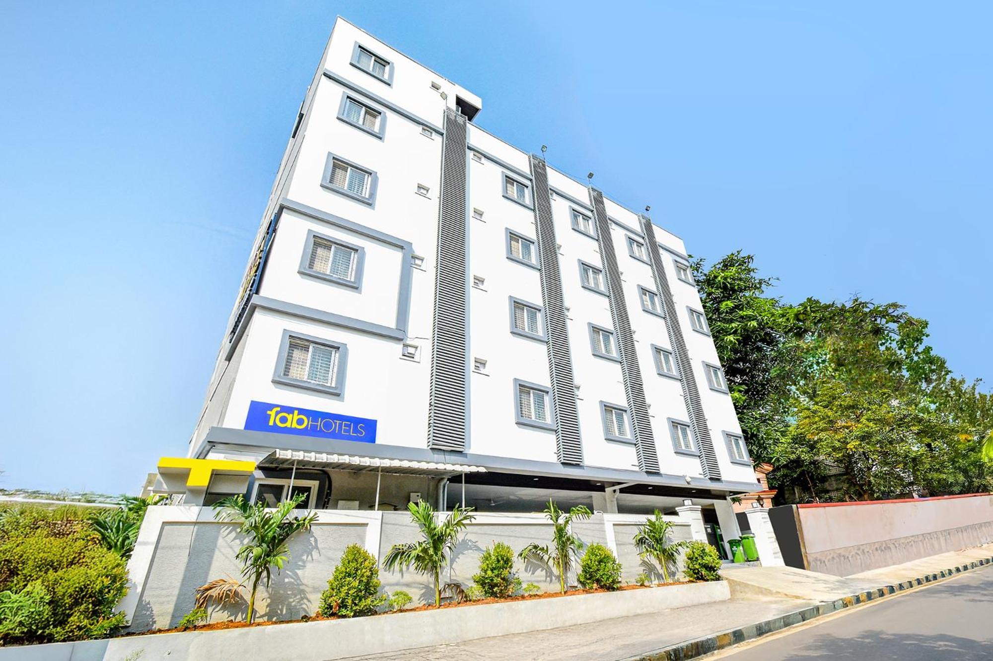 Fabhotel Ssr Ikon Suites - Nr Hyderabad Central University, Kondapur Exterior foto